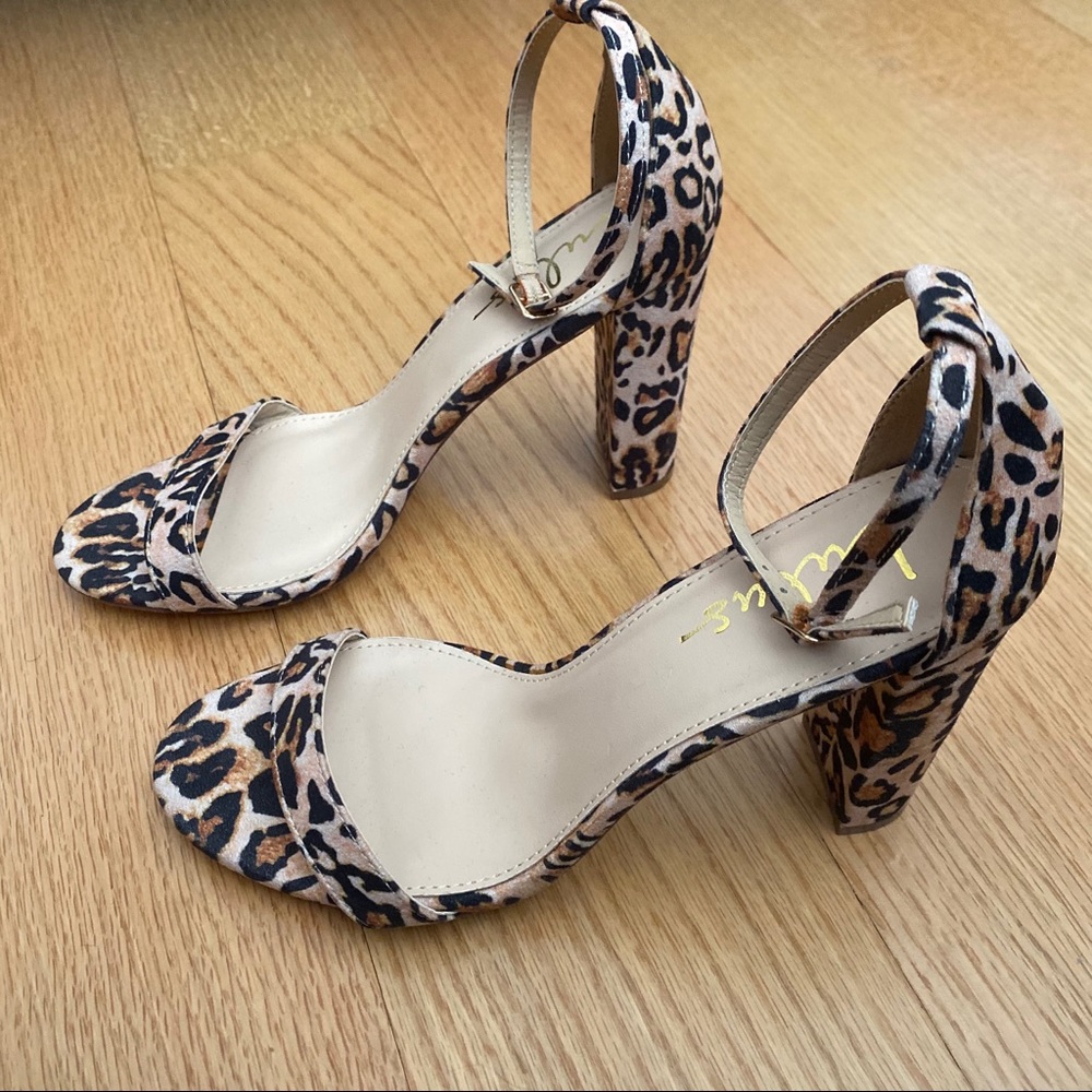 NWOB Lulus leopard open toe block heels
